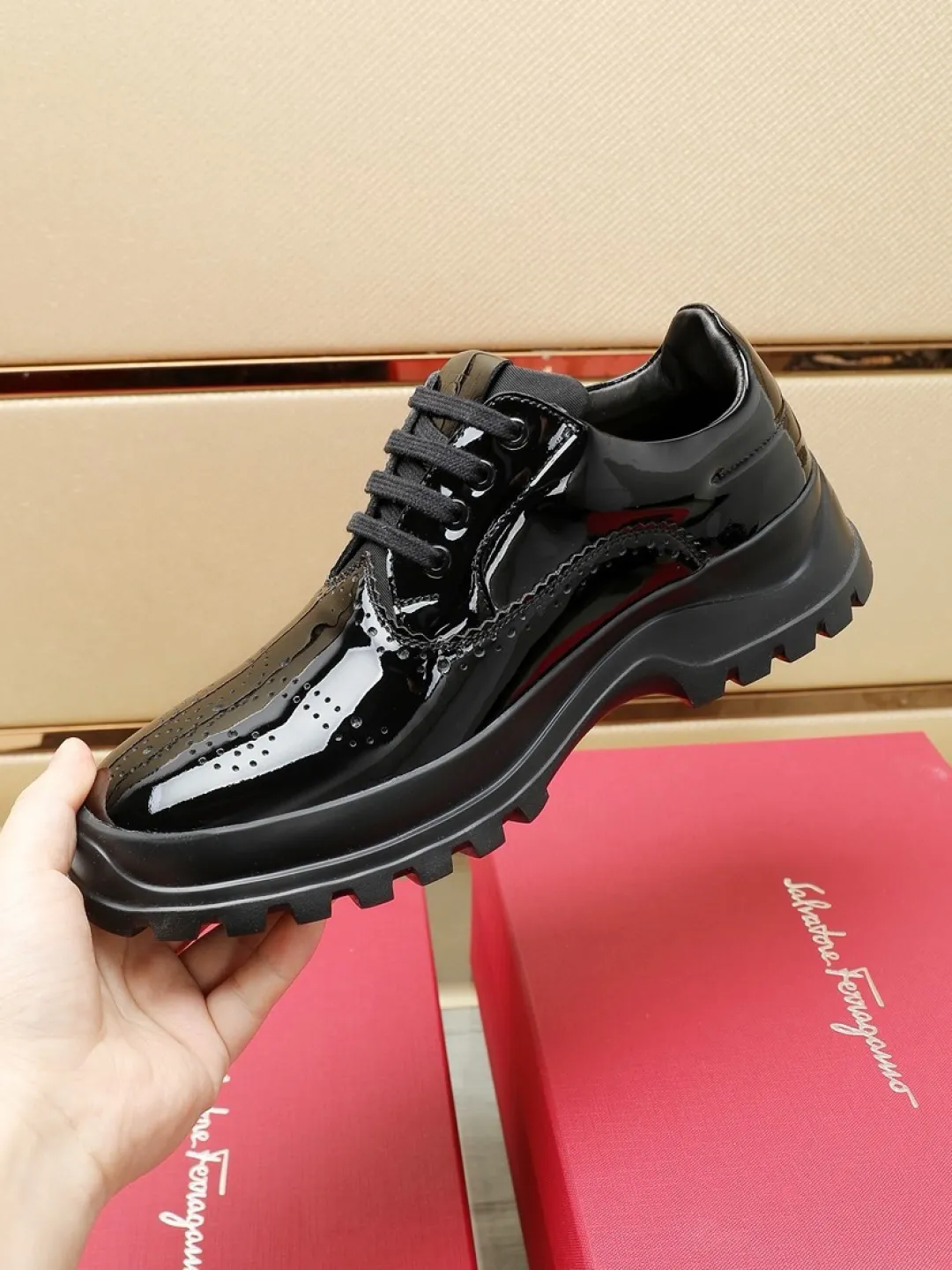 Factory P680💰🔥《Ferragamo》👏Latest•High-end top brand luxury~purchasing agent, top~quality. New fashionable business men's shoes 🔜The uppers are made of original first-layer open-edge beaded cowhide➕cowhide·lining, with fine workmanship. The original stylish and soft combination wear-resistant and non-slip outsole is light and comfortable on the feet. The real thing looks better in real photos. Number of yards: 38--44 (45 and 46 can be customized)